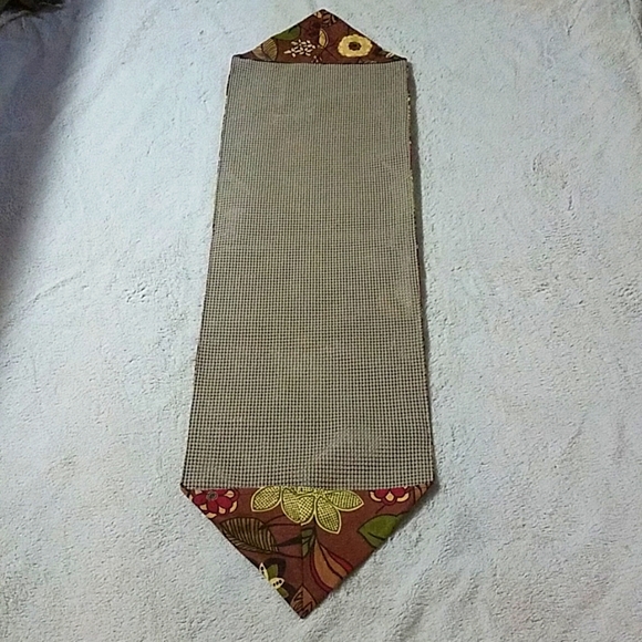 Handmade 44" Floral Autumn Thanksgiving Slide-proof Table Runner - Picture 2 of 2